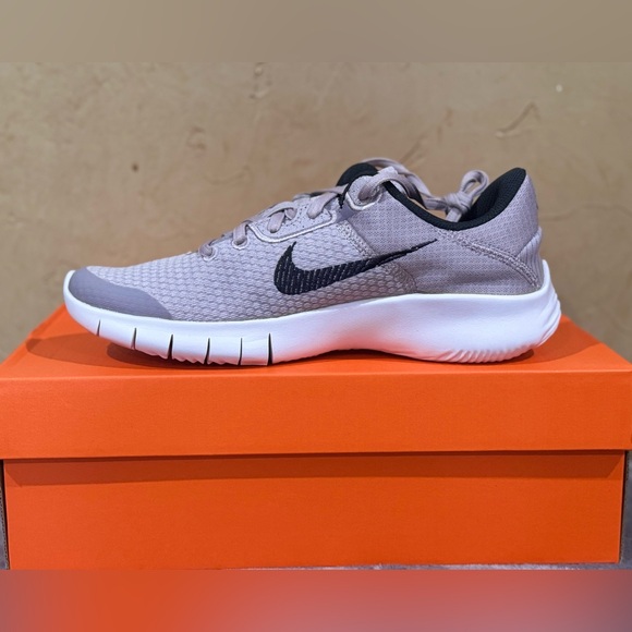 Nike Flex Experience Run 11 Next Nature Women’s Sneakers (Size 8) - Picture 3 of 7